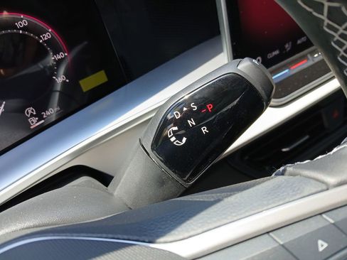 Used 2025 Volkswagen Tiguan SE image 23