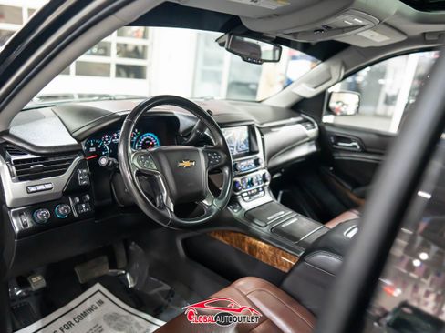 Used 2019 Chevrolet Suburban Premier w/ Premier Plus Edition image 13