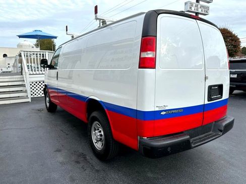Used 2018 Chevrolet Express 2500 w/ Driver Convenience Package image 4