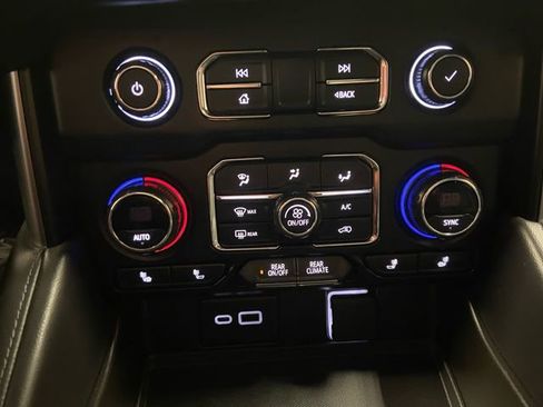 Used 2021 Chevrolet Tahoe Z71 w/ Luxury Package image 21