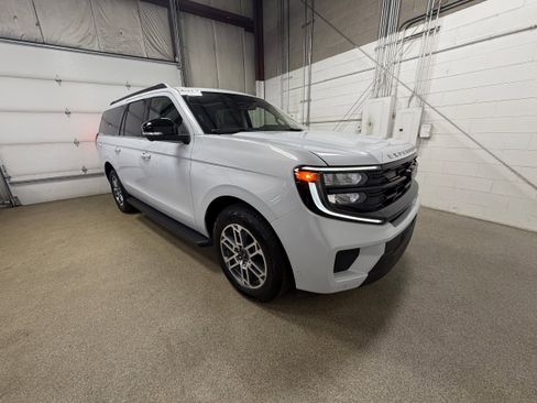 Used 2025 Ford Expedition Max Active AWD/4WD image 4