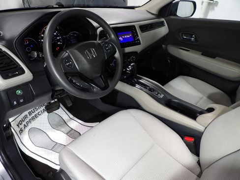Used 2020 Honda HR-V LX image 8