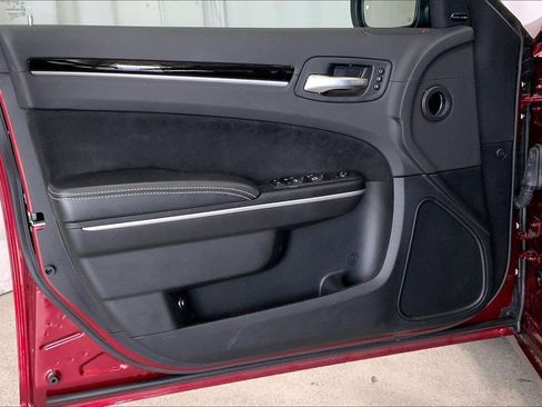 Used 2023 Chrysler 300 C image 21