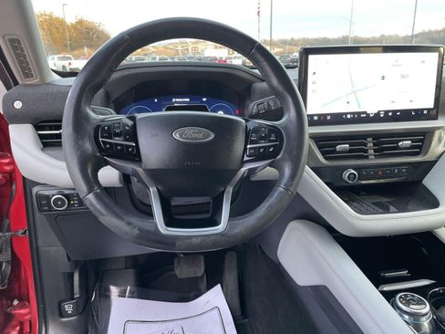Certified 2025 Ford Explorer Platinum w/ Ultimate Package AWD/4WD image 24