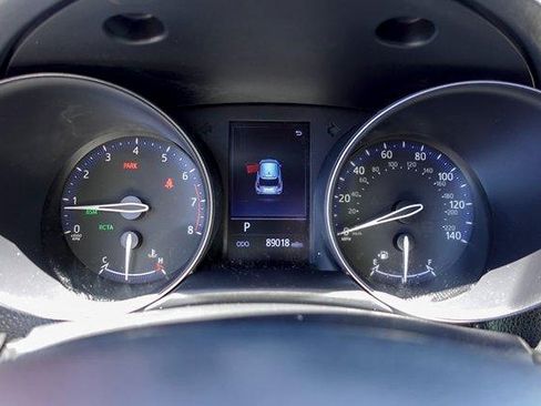 Used 2019 Toyota C-HR XLE FWD image 16