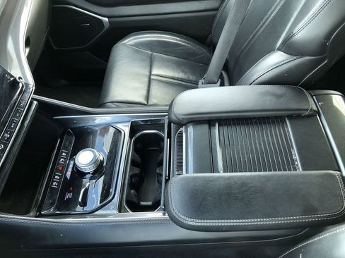 Used 2022 Jeep Wagoneer Series I AWD/4WD image 27