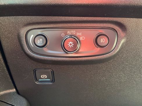 Used 2024 GMC Terrain SLT AWD/4WD image 17