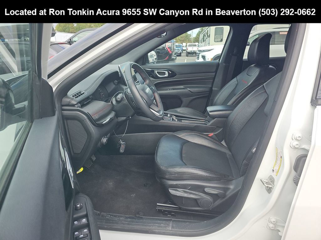 Used 2024 Jeep Compass Trailhawk AWD/4WD image 6