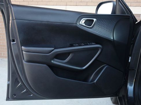 Used 2021 Kia Soul S FWD image 14