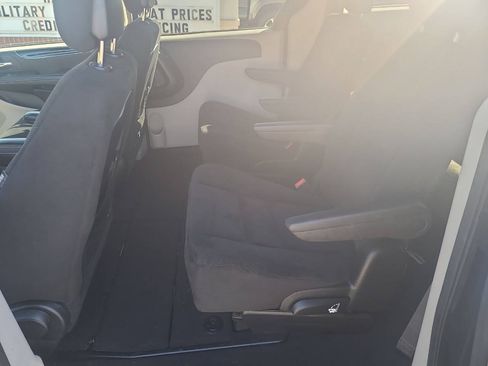 Used 2016 Dodge Grand Caravan SE FWD image 24