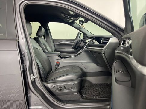 Used 2023 Jeep Grand Cherokee Trailhawk w/ Luxury Tech Group III image 34