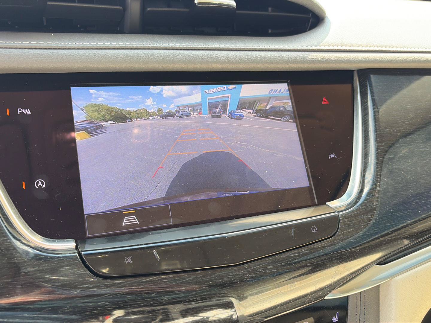 Used 2022 Cadillac XT6 Premium Luxury w/ LPO, Floor Liner Package AWD/4WD image 32