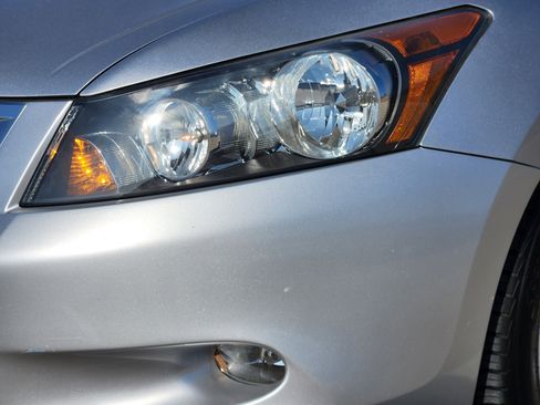 Used 2010 Honda Accord EX-L image 9