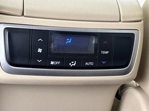 Used 2018 Toyota Highlander Limited AWD/4WD image 19