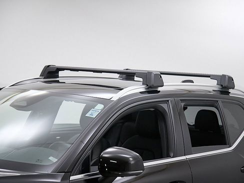 Certified 2023 Volvo XC40 B5 Plus image 4