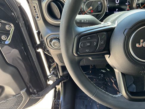 Used 2023 Jeep Wrangler Freedom Edition image 19