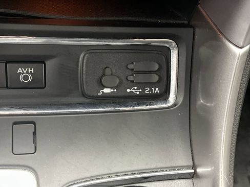 Used 2019 Subaru Ascent Premium image 23