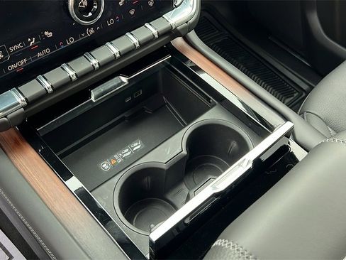 Used 2025 GMC Yukon Denali image 29