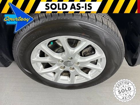 Used 2018 Jeep Cherokee Latitude Plus FWD image 10