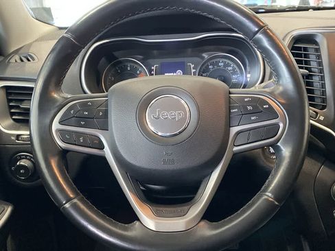 Used 2019 Jeep Cherokee Latitude Plus image 17