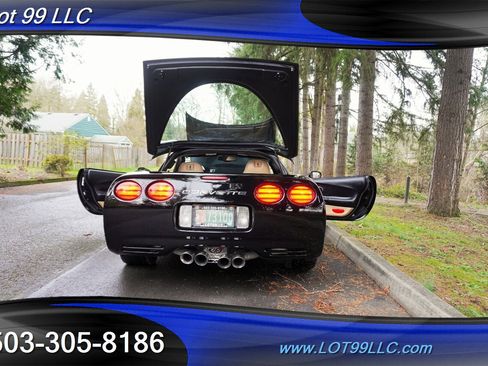 Used 2004 Chevrolet Corvette Coupe w/ Preferred Equipment Group image 28
