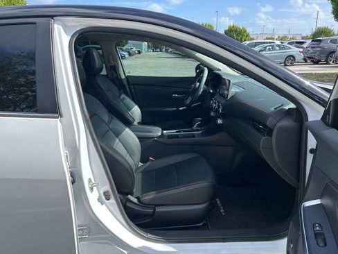 Used 2021 Nissan Sentra SR w/ SR Premium Package image 40