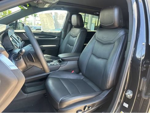 Certified 2022 Cadillac XT5 Premium Luxury FWD image 7