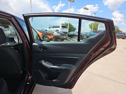 Used 2024 Nissan Altima 2.5 SV FWD image 24