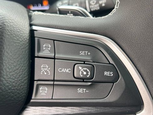 Used 2025 Jeep Grand Cherokee L Laredo RWD image 22