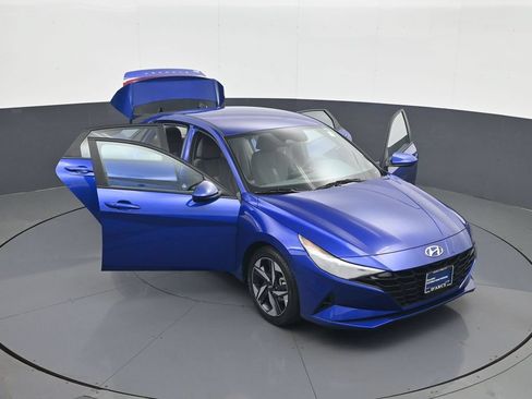 Certified 2023 Hyundai Elantra SEL w/ Convenience Package FWD image 30