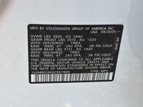 Used 2025 Volkswagen Atlas SE AWD/4WD image 32