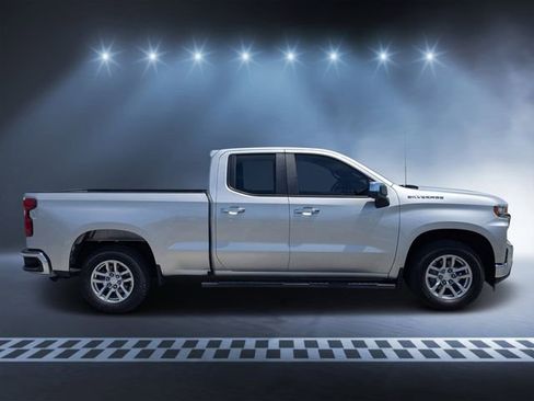 Used 2020 Chevrolet Silverado 1500 LT image 2