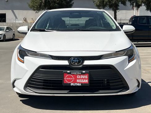 Used 2025 Toyota Corolla LE FWD image 11