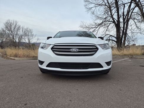Used 2019 Ford Taurus SE image 2