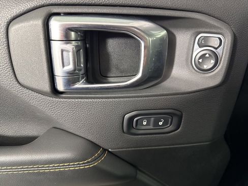 Used 2025 Jeep Wrangler Unlimited Sahara image 25