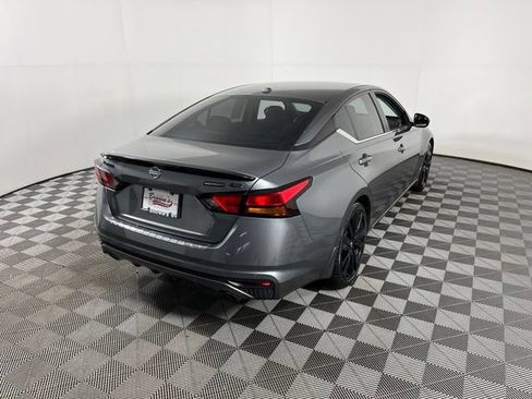 Used 2022 Nissan Altima 2.5 SR w/ Midnight Edition Package FWD image 7