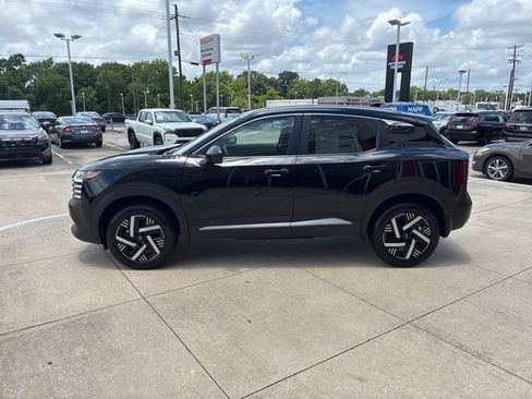Used 2026 Nissan Kicks SV w/ Charging Package FWD image 4