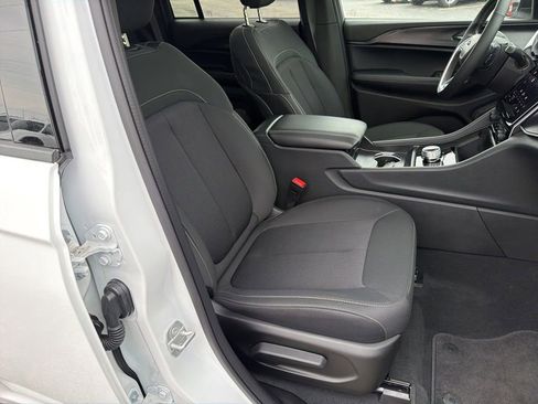 Certified 2025 Jeep Grand Cherokee Laredo X w/ Luxury Tech Group I AWD/4WD image 28