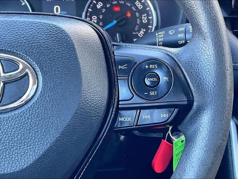 Used 2021 Toyota RAV4 LE image 25