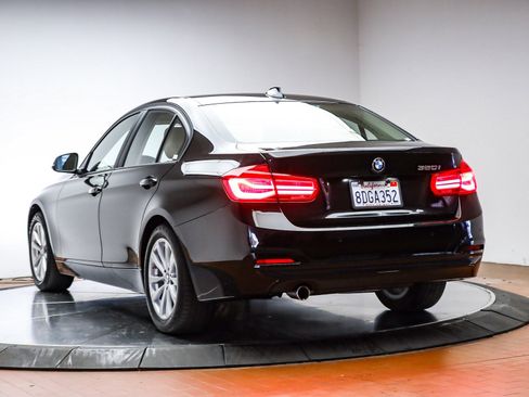 Used 2018 BMW 320i Sedan image 9