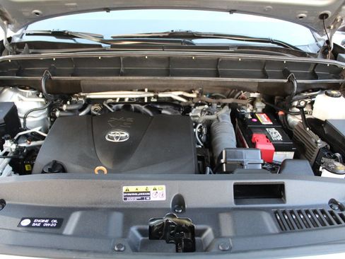 Used 2021 Toyota Highlander L FWD image 36