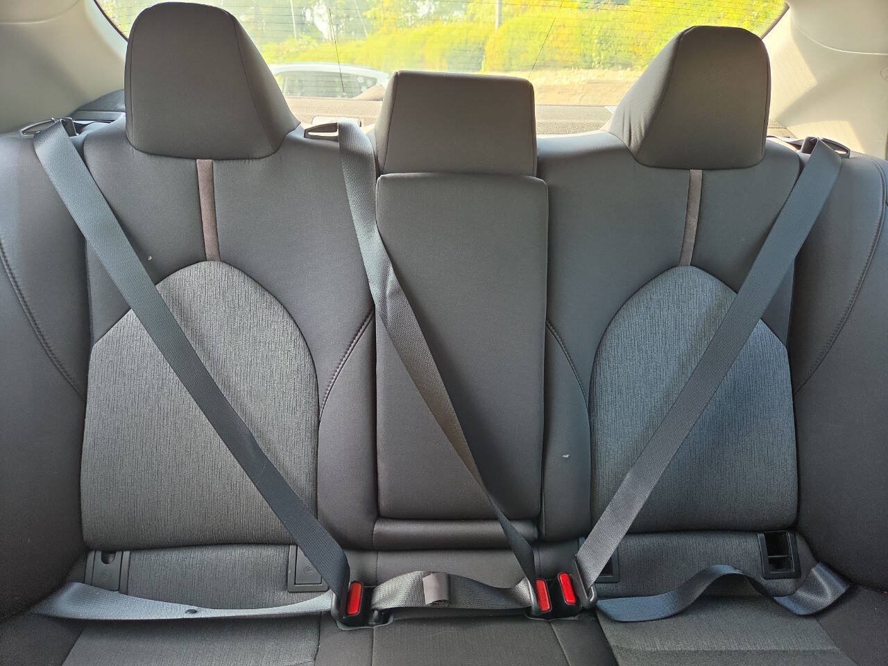 Used 2019 Toyota Camry LE FWD image 32