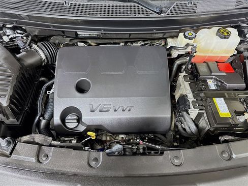 Used 2020 Chevrolet Traverse LT image 29