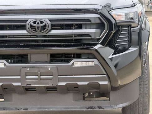 Used 2025 Toyota Tacoma SR5 AWD/4WD image 8