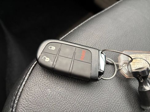 Used 2025 Jeep Compass Trailhawk AWD/4WD image 21