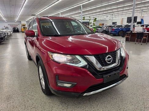 Used 2017 Nissan Rogue SV AWD/4WD image 3