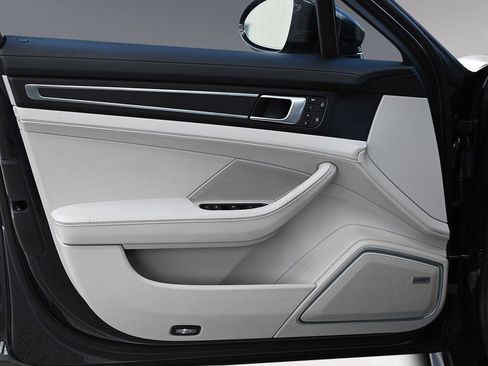 Used 2023 Porsche Panamera GTS image 40