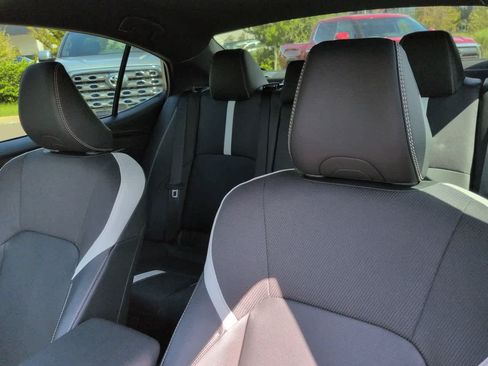 Used 2025 Toyota Camry SE w/ Convenience Package FWD image 8