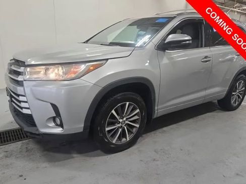 Used 2018 Toyota Highlander XLE image 1