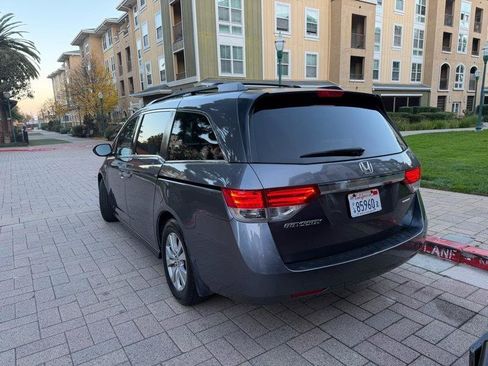 Used 2016 Honda Odyssey SE image 3